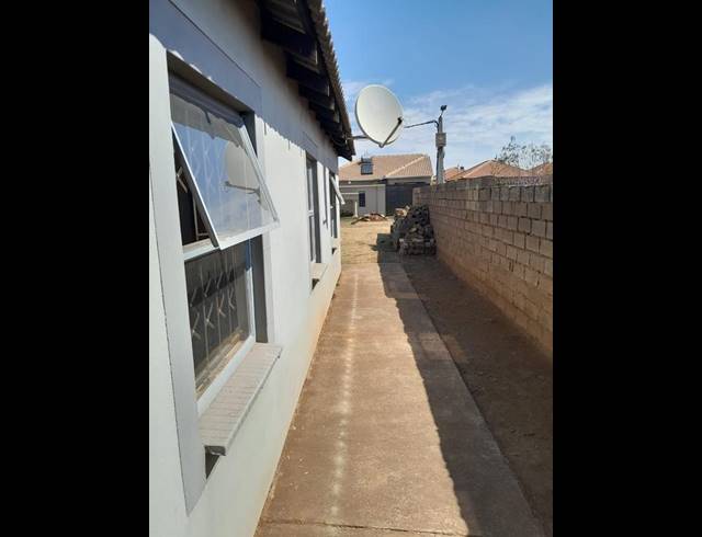 3 BEDROOM HOUSE FOR SALE IN LUFHERENG